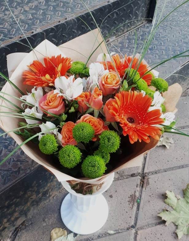 Букет цветов из: Герберы, Хризантемы, Альстромерии и Розы в Богдановиче Свердловская область
