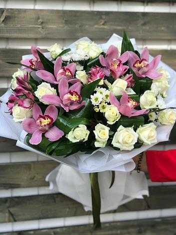 Букет цветов из: Розы и Хризантемы в Богдановиче Свердловская область