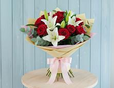 Букет цветов из:  Лилии и Розы в Богдановиче Свердловская область