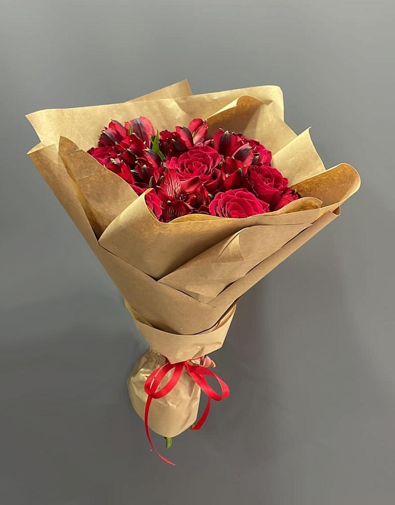 Букет цветов из: Альстромерии и Розы в Богдановиче Свердловская область