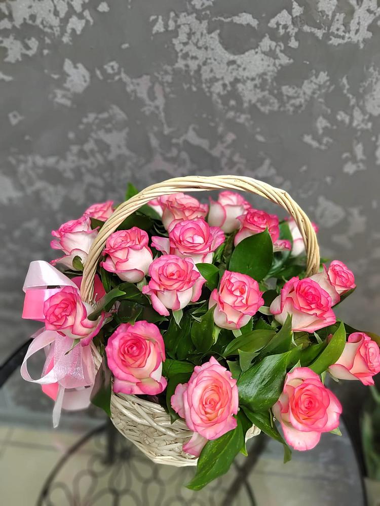 Цветочная композиция из Розы в корзине в Богдановиче Свердловская область