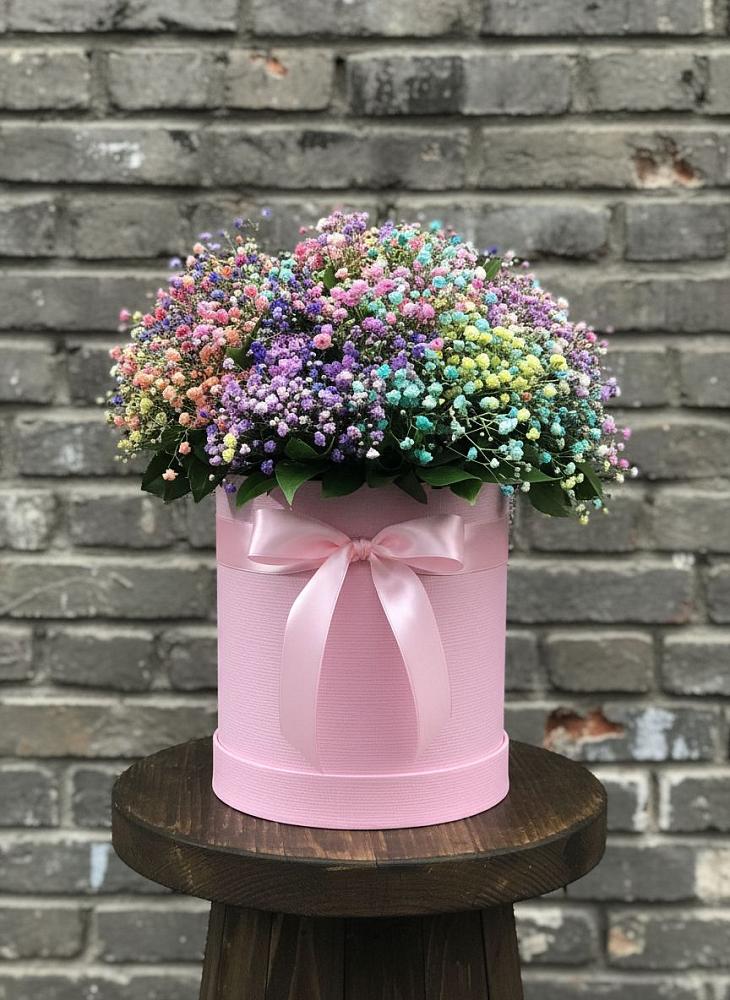 Цветочная композиция из Гипсофила и Розы в шляпной коробке в Богдановиче Свердловская область