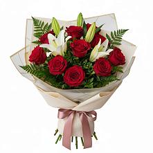 Букет цветов из:  Лилии и Розы в Богдановиче Свердловская область