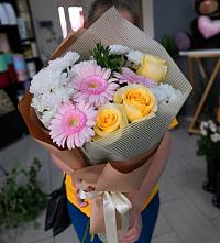 Букет цветов из:  Герберы, Розы и Хризантемы в Богдановиче Свердловская область