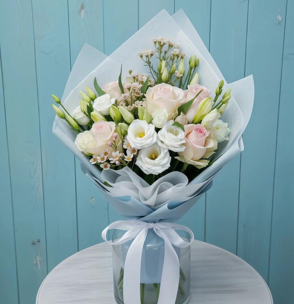 Букет цветов из: Розы и Лизиантусы в Богдановиче Свердловская область