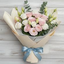 Букет цветов из:  Лизиантусы в Богдановиче Свердловская область