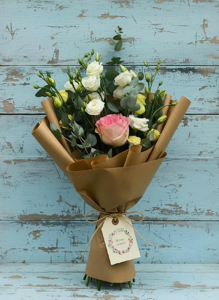 Букет цветов из: Розы и Лизиантусы в Богдановиче Свердловская область