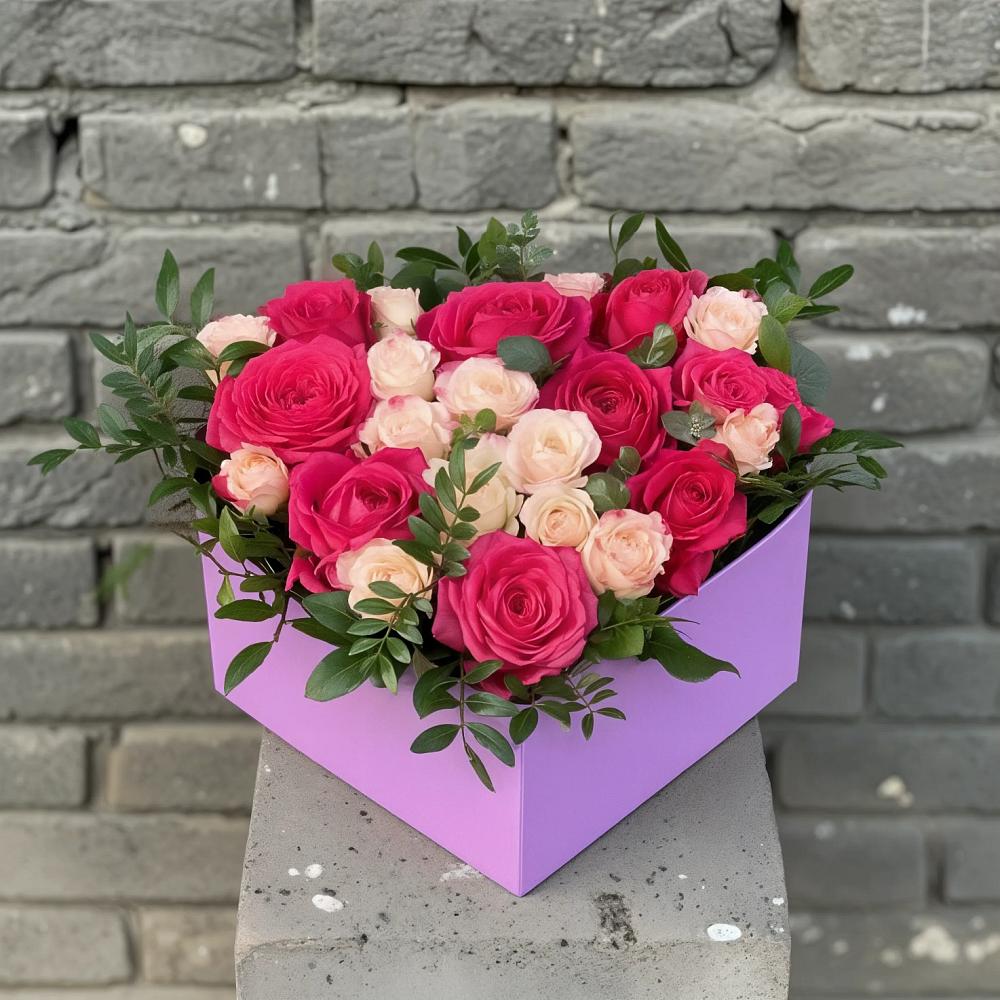 Цветочная композиция из Розы в коробке в Богдановиче Свердловская область