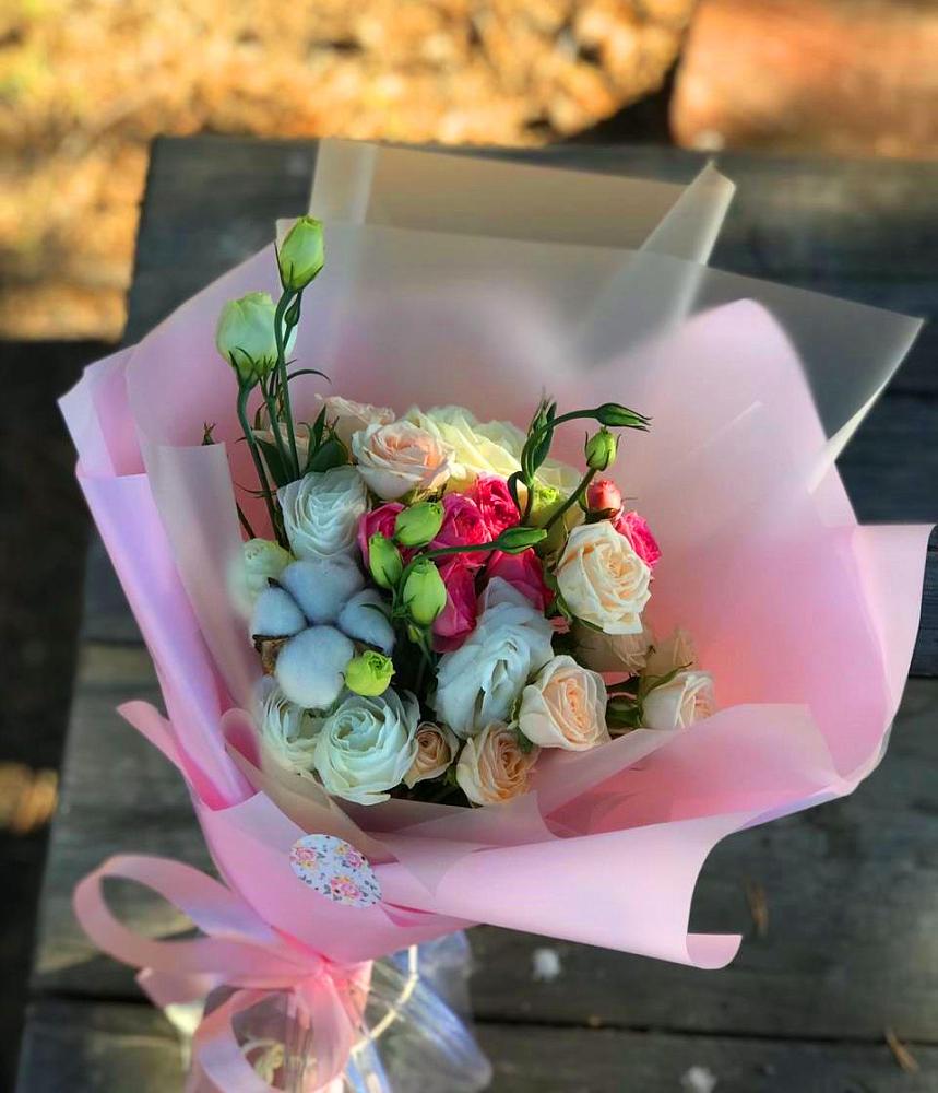 Букет цветов из: Розы и Лизиантусы в Богдановиче Свердловская область