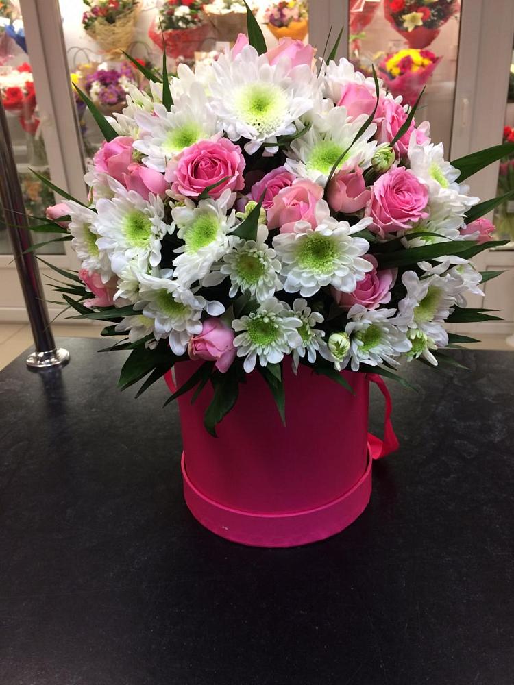 Цветочная композиция из Розы и Хризантемы в шляпной коробке в Богдановиче Свердловская область