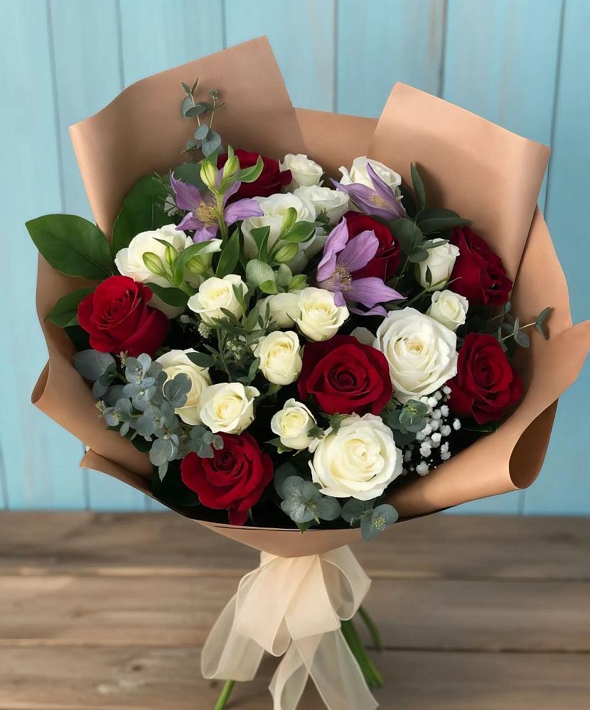 Букет цветов из: Розы и Альстромерии в Богдановиче Свердловская область