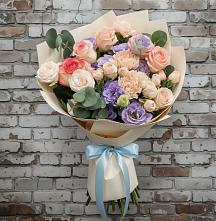 Букет цветов из:  Розы, Лизиантусы и Гвоздики в Богдановиче Свердловская область