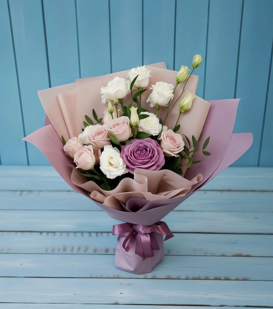 Букет цветов из: Розы и Лизиантусы в Богдановиче Свердловская область